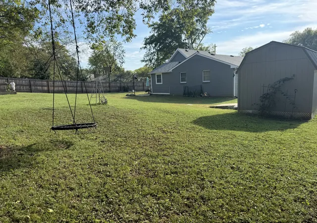 Photo 3 of Single family home for sale at 111 Lynn Dr, Hendersonville, TN 37075 | MLS# 3541287 | Listing updated on 2026-10-02
