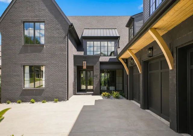 Photo 2 of Mansion for sale at 4518 Belmont Park Ter, Nashville, TN 37215 | MLS# 3540310 | Listing updated on 2026-09-13