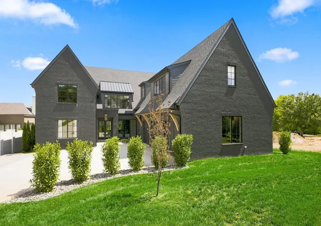 Photo 3 of Mansion for sale at 4518 Belmont Park Ter, Nashville, TN 37215 | MLS# 3540310 | Listing updated on 2026-09-13