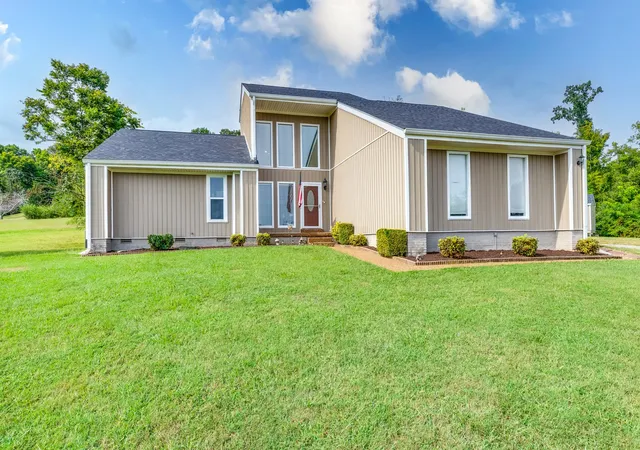 Photo 2 of Single family home for sale at 901 Heather Ln, Columbia, TN 38401 | MLS# 3528242 | Listing updated on 2026-09-01