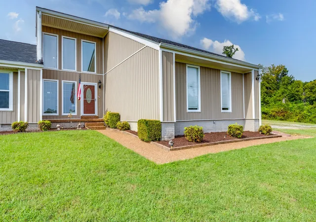 Photo 2 of Single family home for sale at 901 Heather Ln, Columbia, TN 38401 | MLS# 3528242 | Listing updated on 2026-09-01