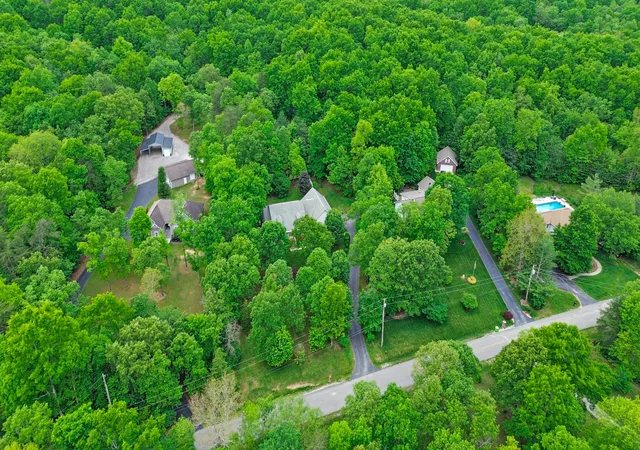 Photo 3 of Single family home for sale at 121 Laurelwood Ln, Crossville, TN 38555 | MLS# 3528212 | Listing updated on 2026-09-15