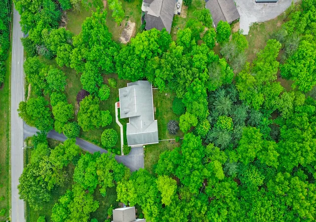 Photo 4 of Single family home for sale at 121 Laurelwood Ln, Crossville, TN 38555 | MLS# 3528212 | Listing updated on 2026-09-15