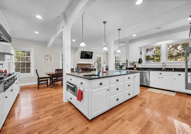 Photo 4 of Single family home for sale at 140 E Glenwood Dr, Clarksville, TN 37040 | MLS# 3626227 | Listing updated on 2026-10-23