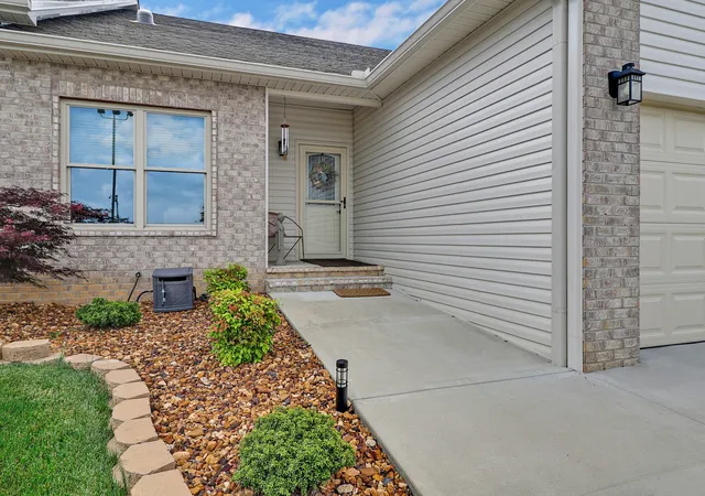 Photo 3 of Single family home for sale at 384 Woodgate Dr, Crossville, TN 38571 | MLS# 3528271 | Listing updated on 2026-09-01
