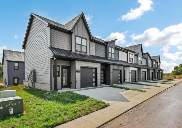2nd image of 1305 Jonathan Wade Circle, Clarksville, TN 37043 | MLS# 3528280