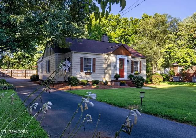 Photo 2 of Single family home for sale at 132 Lonas Dr, Maryville, TN 37803 | MLS# 3528277 | Listing updated on 2026-09-20