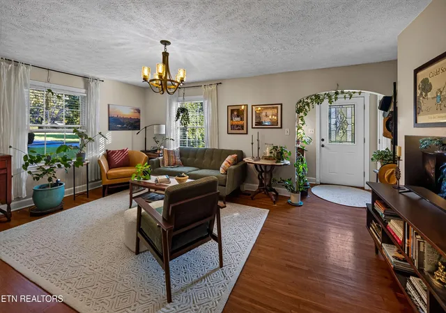 Photo 3 of Single family home for sale at 132 Lonas Dr, Maryville, TN 37803 | MLS# 3528277 | Listing updated on 2026-09-20