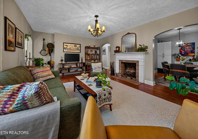 Photo 4 of Single family home for sale at 132 Lonas Dr, Maryville, TN 37803 | MLS# 3528277 | Listing updated on 2026-09-20