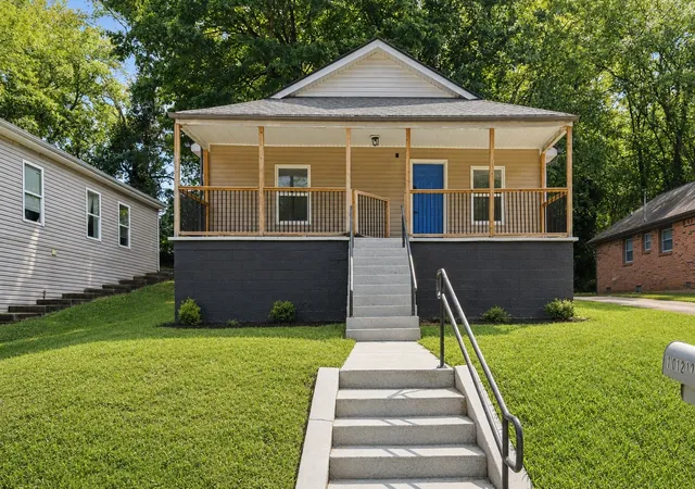 Photo 1 of Single family home for sale at 1112 Hyman St, Clarksville, TN 37040 | MLS# 3530987 | Listing updated on 2026-09-02