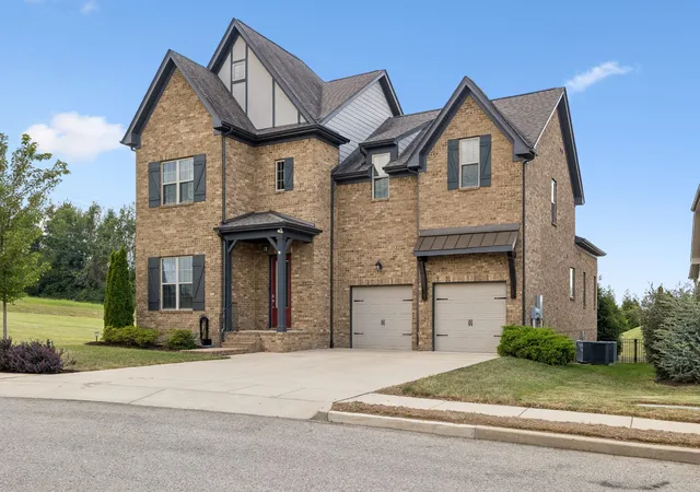 Photo 2 of Single family home for sale at 2944 Hadley Close Ln, Thompsons Station, TN 37179 | MLS# 3543133 | Listing updated on 2026-10-28