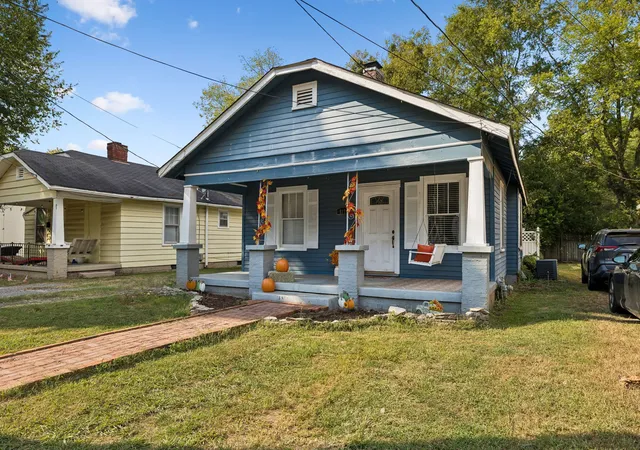 Photo 3 of Single family home for sale at 817 E Vine St, Murfreesboro, TN 37130 | MLS# 3542085 | Listing updated on 2026-09-21