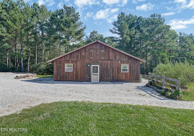 Photo 2 of Single family home for sale at 1463 Nichol Creek Dr, Jamestown, TN 38556 | MLS# 3528482 | Listing updated on 2026-09-30