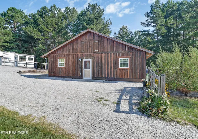 Photo 3 of Single family home for sale at 1463 Nichol Creek Dr, Jamestown, TN 38556 | MLS# 3528482 | Listing updated on 2026-09-30