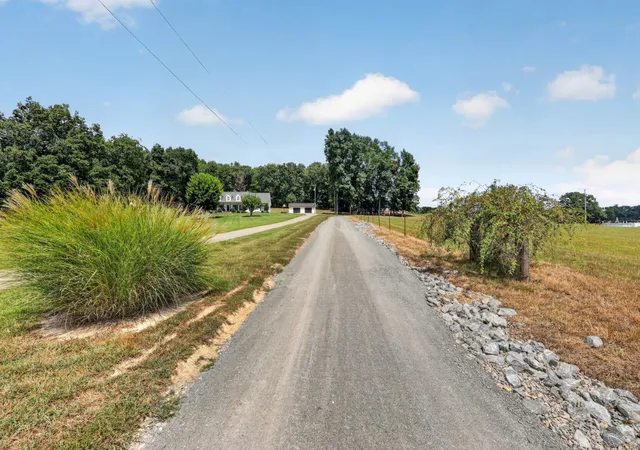 Photo 2 of Single family home for sale at 114 Tom Beasley Rd, Westmoreland, TN 37186 | MLS# 3541588 | Listing updated on 2026-09-04