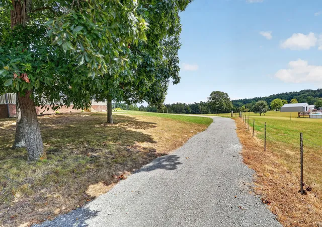 Photo 3 of Single family home for sale at 114 Tom Beasley Rd, Westmoreland, TN 37186 | MLS# 3541588 | Listing updated on 2026-09-04