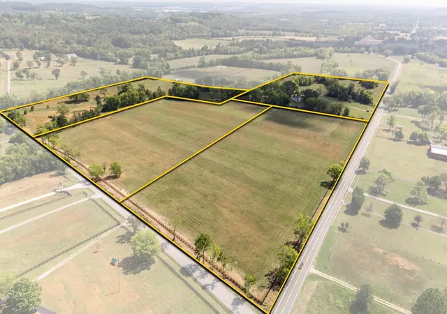 Photo 1 of Sale Pending at 5718 Carters Crk Pike, Thompsons Station, TN 37179 | MLS# 3531327 | Listing updated on 2026-09-28