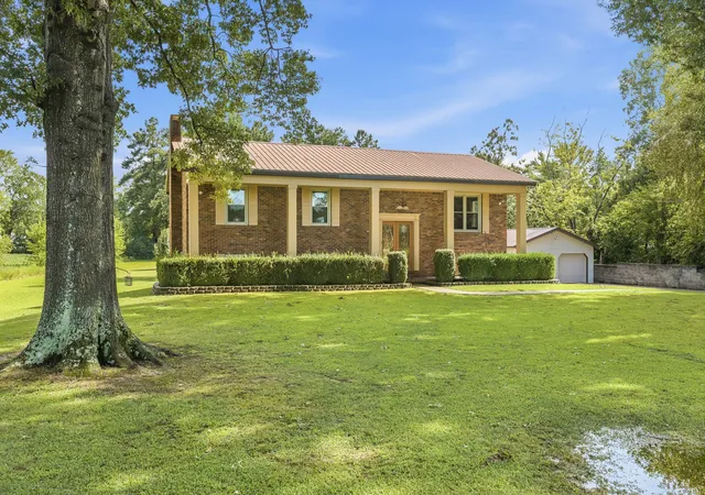 Photo 1 of Single family home for sale at 640 Northwood Dr, Huntingdon, TN 38344 | MLS# 3528660 | Listing updated on 2026-08-28