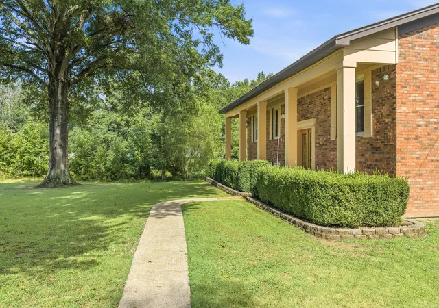 Photo 3 of Single family home for sale at 640 Northwood Dr, Huntingdon, TN 38344 | MLS# 3528660 | Listing updated on 2026-08-28