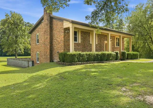 Photo 3 of Single family home for sale at 640 Northwood Dr, Huntingdon, TN 38344 | MLS# 3528660 | Listing updated on 2026-08-28