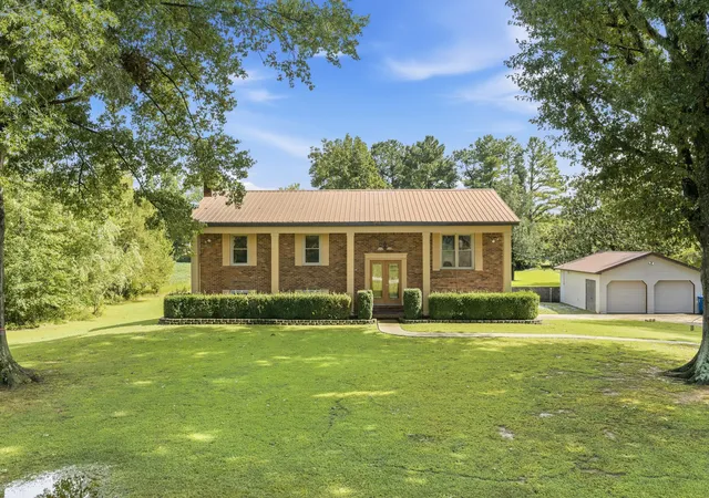 Photo 4 of Single family home for sale at 640 Northwood Dr, Huntingdon, TN 38344 | MLS# 3528660 | Listing updated on 2026-08-28