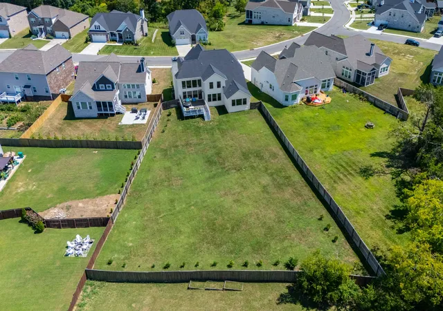 Photo 2 of Single family home for sale at 1071 Oakhall Dr, Mount Juliet, TN 37122 | MLS# 3603186 | Listing updated on 2026-10-03