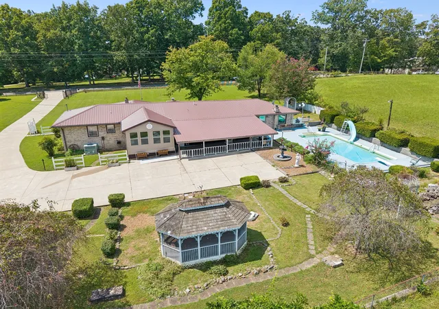 Photo 1 of Single family home for sale at 1310 Bakers Work Rd, Burns, TN 37029 | MLS# 3528897 | Listing updated on 2026-10-07