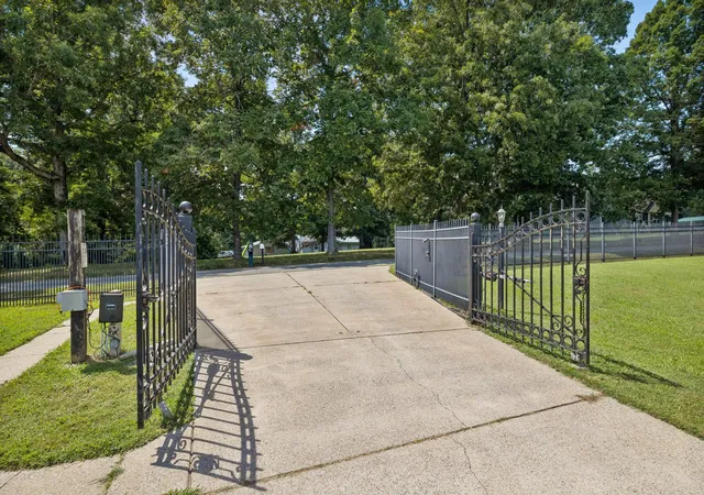 Photo 4 of Single family home for sale at 1310 Bakers Work Rd, Burns, TN 37029 | MLS# 3528897 | Listing updated on 2026-10-07