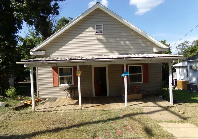 Photo 1 of Single family home for sale at 420 Maple St, Lewisburg, TN 37091 | MLS# 3528700 | Listing updated on 2026-08-28