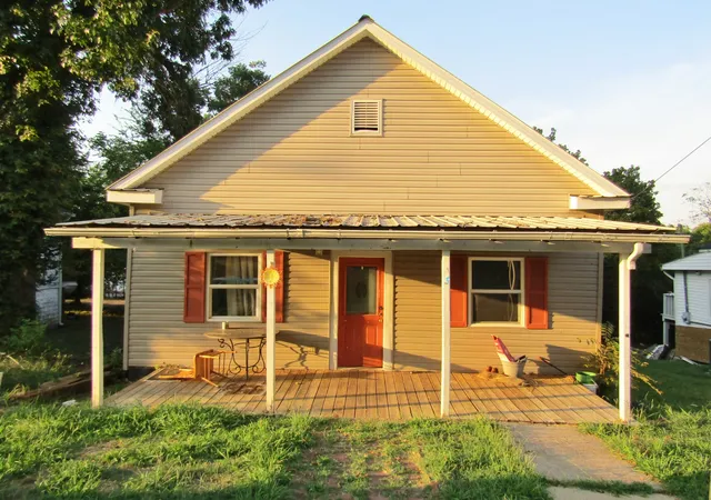 Photo 1 of Single family home for sale at 420 Maple St, Lewisburg, TN 37091 | MLS# 3528700 | Listing updated on 2026-10-01