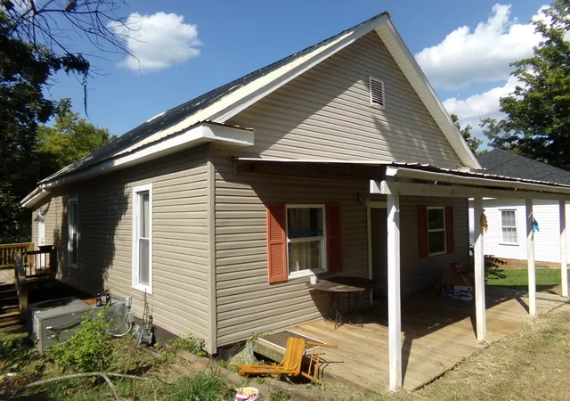 Photo 2 of Single family home for sale at 420 Maple St, Lewisburg, TN 37091 | MLS# 3528700 | Listing updated on 2026-08-28