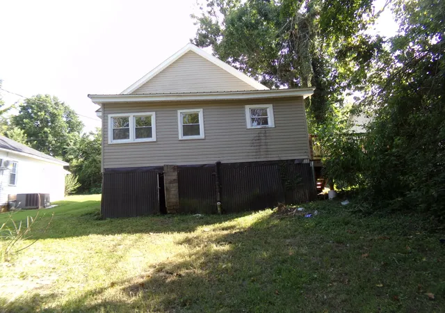 Photo 3 of Single family home for sale at 420 Maple St, Lewisburg, TN 37091 | MLS# 3528700 | Listing updated on 2026-08-28