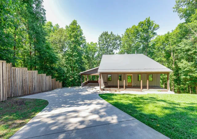 Photo 2 of Single family home for sale at 1095 Overlook Trl, Kingston Springs, TN 37082 | MLS# 3529037 | Listing updated on 2026-08-29