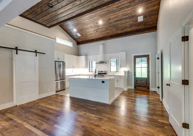 Photo 4 of Single family home for sale at 1095 Overlook Trl, Kingston Springs, TN 37082 | MLS# 3529037 | Listing updated on 2026-10-05