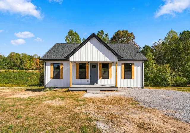 Photo 1 of Single family home for sale at 106 Shoal Creek Rd, Leoma, TN 38468 | MLS# 3528718 | Listing updated on 2026-10-05