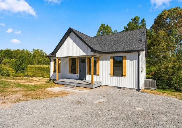 Photo 2 of Single family home for sale at 106 Shoal Creek Rd, Leoma, TN 38468 | MLS# 3528718 | Listing updated on 2026-10-05