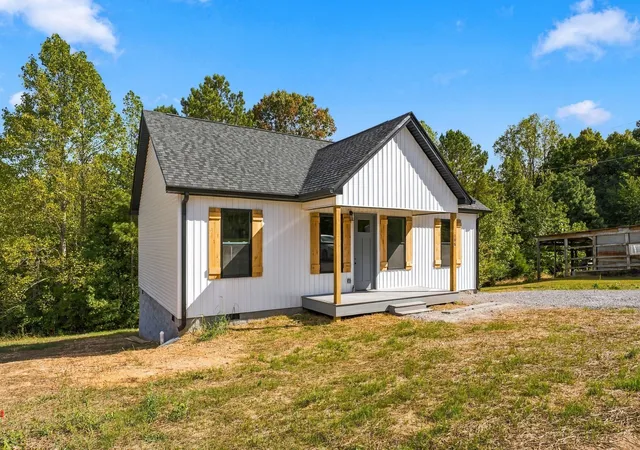 Photo 3 of Single family home for sale at 106 Shoal Creek Rd, Leoma, TN 38468 | MLS# 3528718 | Listing updated on 2026-10-05