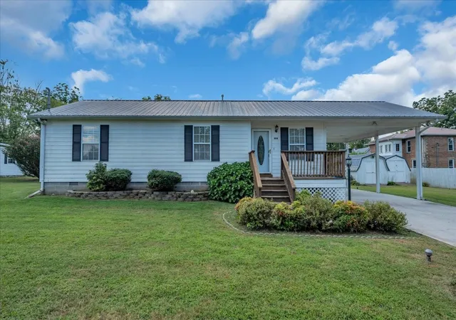 Photo 1 of Single family home for sale at 604 E Harp St, Manchester, TN 37355 | MLS# 3541063 | Listing updated on 2026-09-19