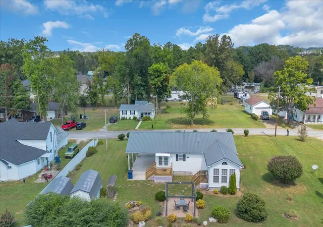 Photo 3 of Single family home for sale at 604 E Harp St, Manchester, TN 37355 | MLS# 3541063 | Listing updated on 2026-09-19