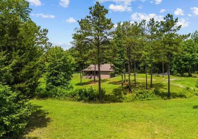 Photo 2 of Single family home for sale at 351 Katelyn Dr, Holladay, TN 38341 | MLS# 3528839 | Listing updated on 2026-09-06