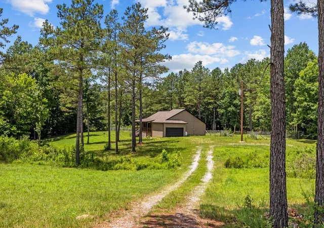 Photo 3 of Single family home for sale at 351 Katelyn Dr, Holladay, TN 38341 | MLS# 3528839 | Listing updated on 2026-09-06