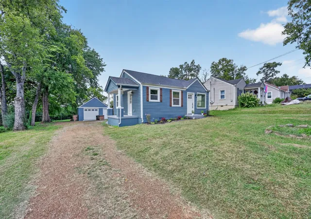 Photo 3 of Single family home for sale at 2618 Woodyhill Dr, Nashville, TN 37207 | MLS# 3528935 | Listing updated on 2026-09-22