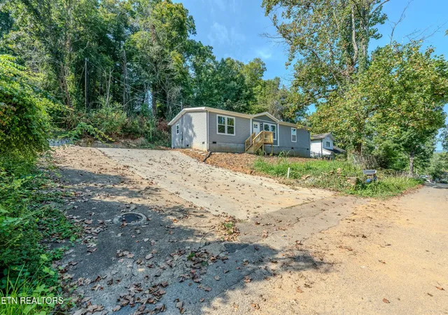 Photo 3 of Sale Pending at 225 Haven Rd, Oliver Springs, TN 37840 | MLS# 3528772 | Listing updated on 2026-08-31