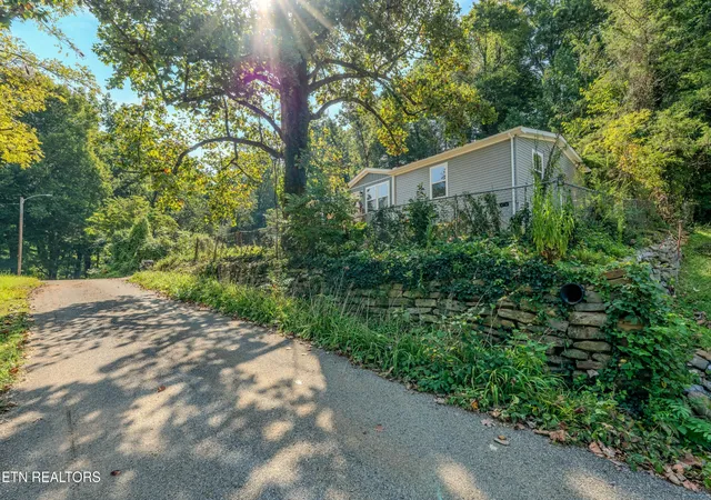 Photo 3 of Sale Pending at 225 Haven Rd, Oliver Springs, TN 37840 | MLS# 3528772 | Listing updated on 2026-08-31