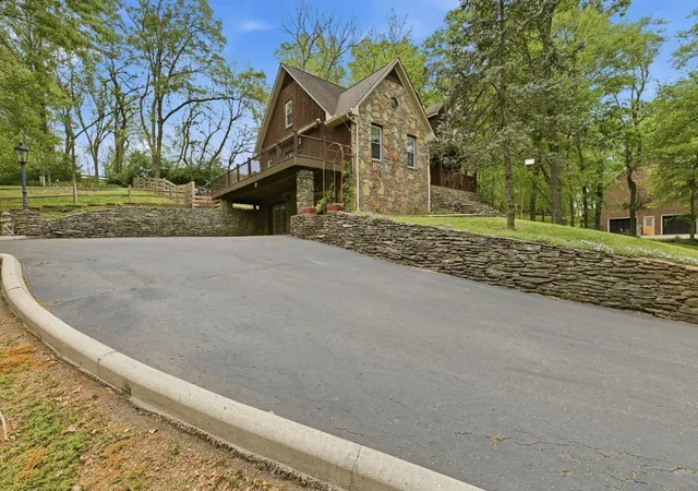 Photo 3 of Single family home for sale at 2105 Alpine Dr, Columbia, TN 38401 | MLS# 3528799 | Listing updated on 2026-10-10