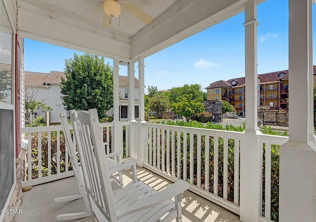 Listing Photo 4 - Condo for sale in building located at 503 Apple Vw Wy, Sevierville, TN 37862 - Unit #105