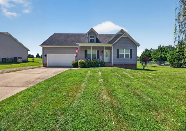 Photo 1 of Single family home for sale at 1521 Bay View Dr, Cookeville, TN 38506 | MLS# 3528831 | Listing updated on 2026-08-28