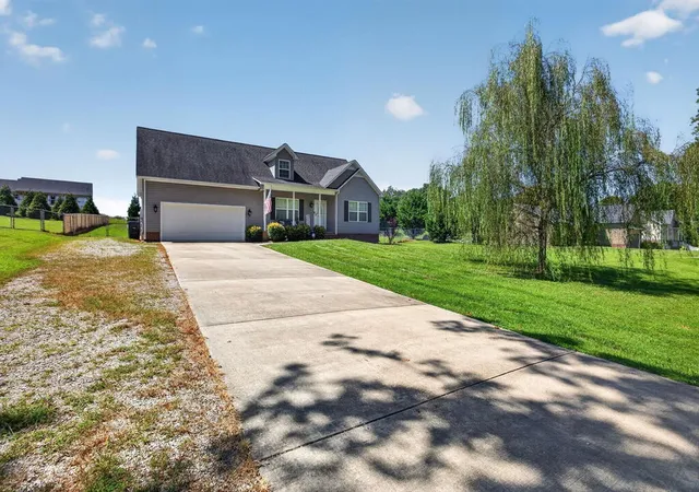 Photo 2 of Single family home for sale at 1521 Bay View Dr, Cookeville, TN 38506 | MLS# 3528831 | Listing updated on 2026-08-28