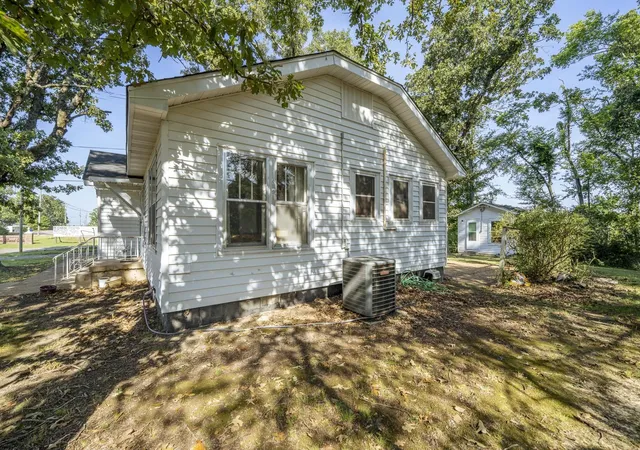 Photo 3 of Single family home for sale at 340 Oak St, Savannah, TN 38372 | MLS# 3528845 | Listing updated on 2026-09-04