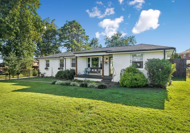 Photo 3 of Single family home for sale at 303 Weldon Dr, Hermitage, TN 37076 | MLS# 3528865 | Listing updated on 2026-09-13